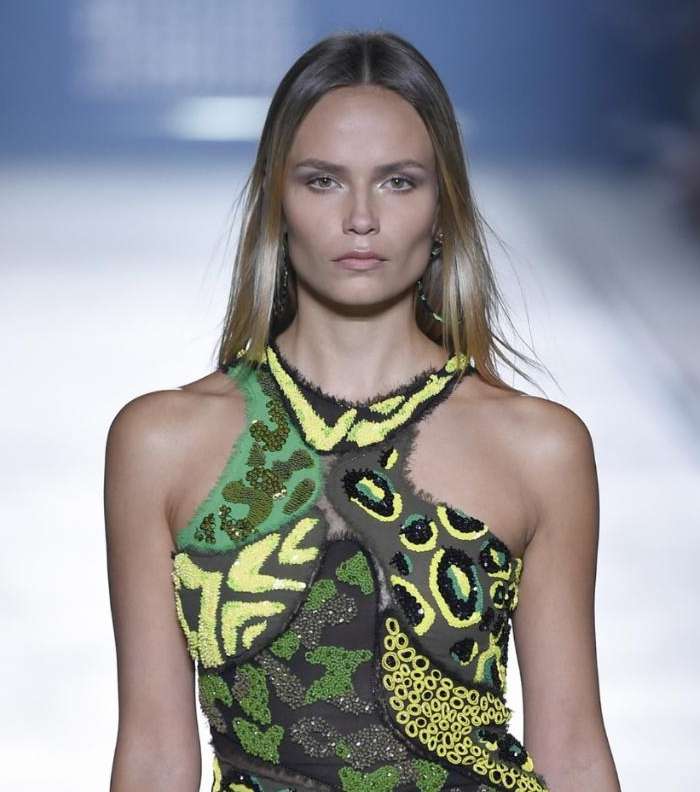 ماكياج البشرة مع Versace