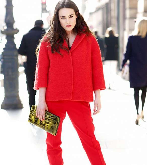 لاطلالة مميزة وملفتة، اختاري ملابسك باللون الاحمر