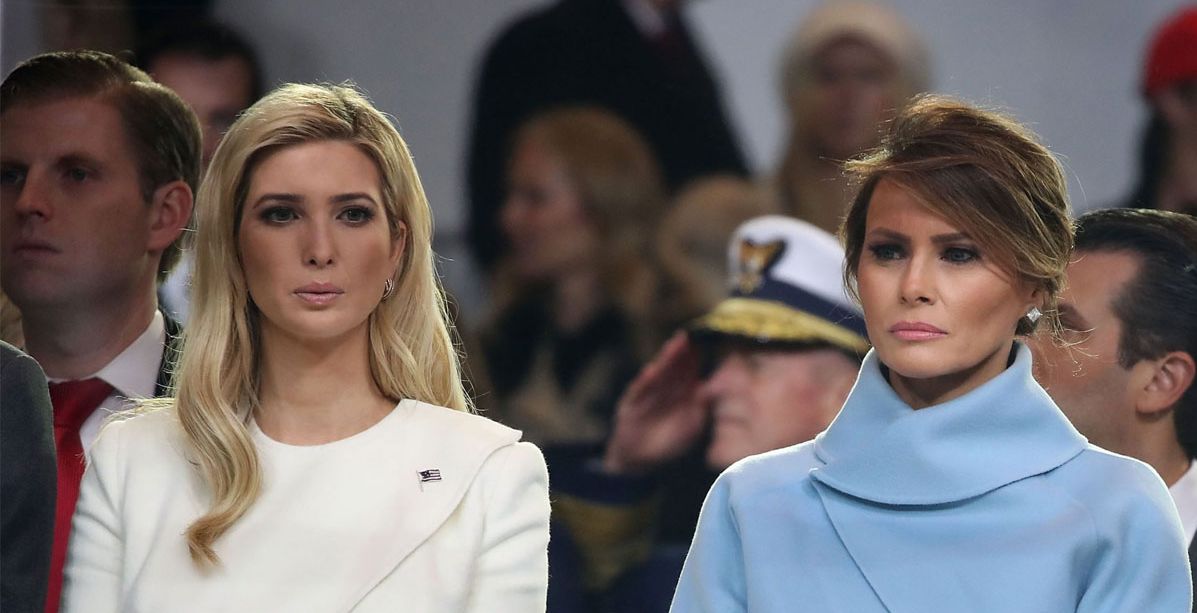 نافستها حتى يوم زفافها... إطلالة مبهرة باللون الأزرق لميلانيا ترامب في عرس إيفانكا!