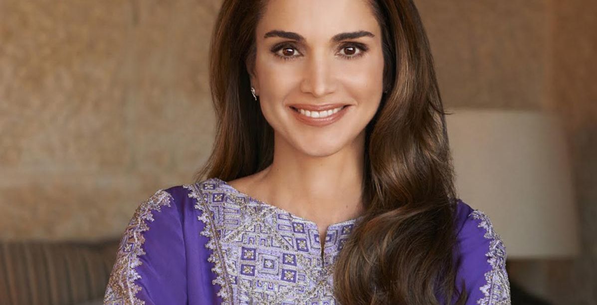 الملكة رانيا تعتمد تسريحات شعر محددة في زياراتها إلى عامة الشعب