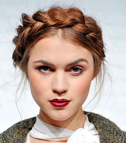 ضفيرة التاج...تسريحة أنثوية بإمتياز