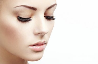 بالصور، أجدد إبتكارات رموش مستعارة من ماركات عالمية