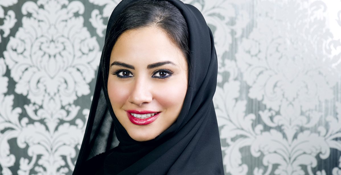 لهذه الأسباب صاحبة الجمال العادي محظوظة!