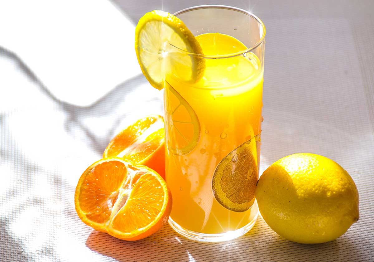 عصير الليمون للاظافر