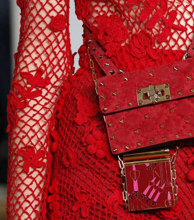 حقيبة احمر الشفاه من فالينتينو لصيف 2017