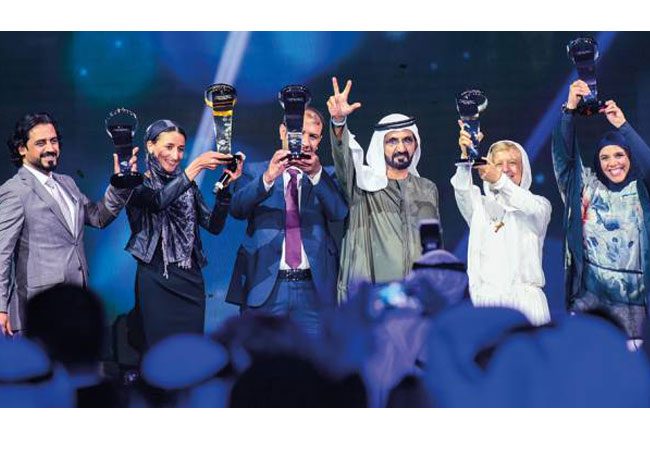 بالفيديو: لحظات مؤثرة أبكت حاكم دبي أمام عدسات الكاميرا...والسبب إمرأة