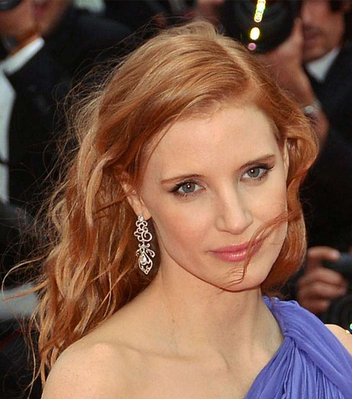 الأشقر المائل إلى الأحمر مع جيسيكا شاستاين