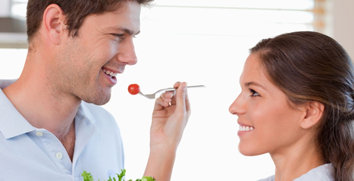 أطعمة تعزز الحب بينكما