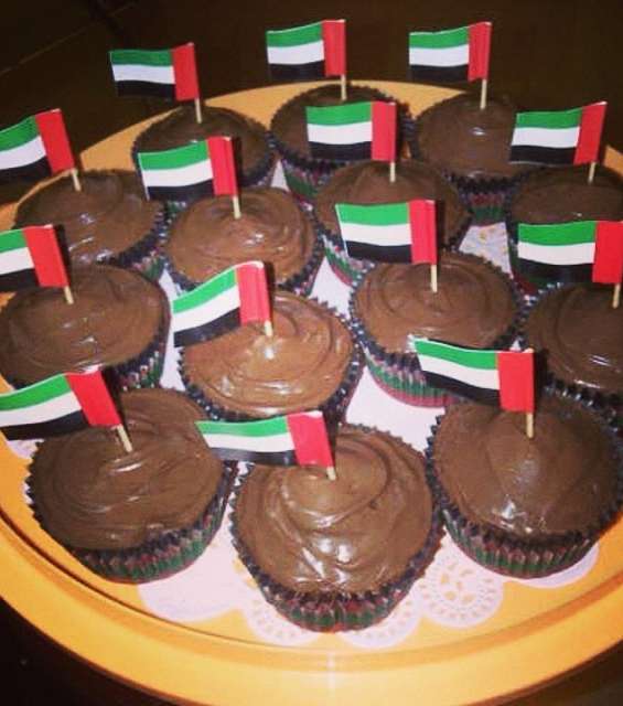 كب كيك مع علم الإمارات