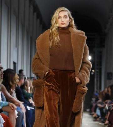 المعطف الصوفي الطويل مع السروال الواسع المخملي من ماكس مارا لشتاء 2018