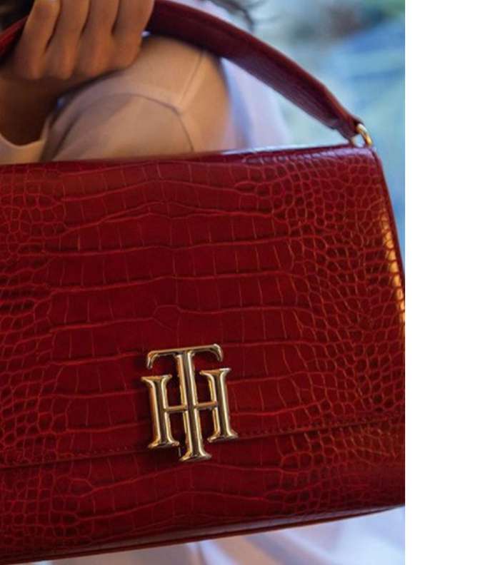 ماركة تومي للشنط