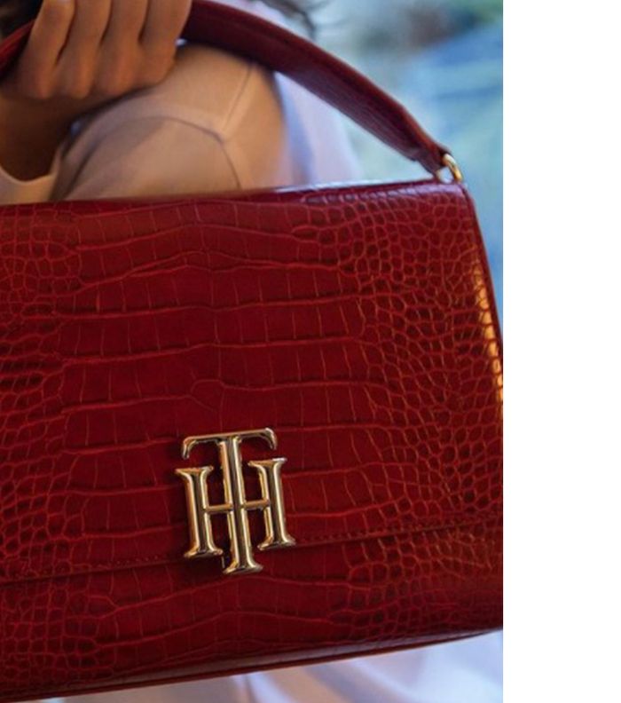 ماركة تومي للشنط