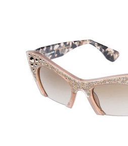 اختاري النظارات الشمسية المزينة بالترتر