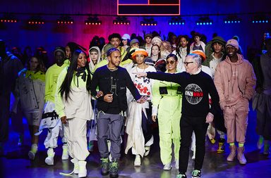 ياسمينة تنقل لك عرض TommyNow مباشرة من لندن