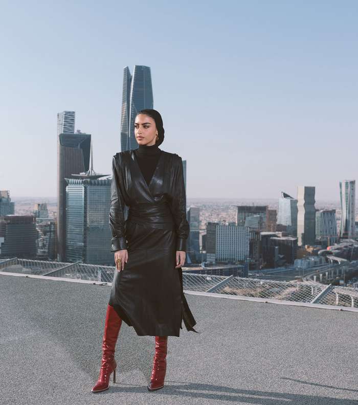 يارا النملة في إطلالة بالأسود من Fendi