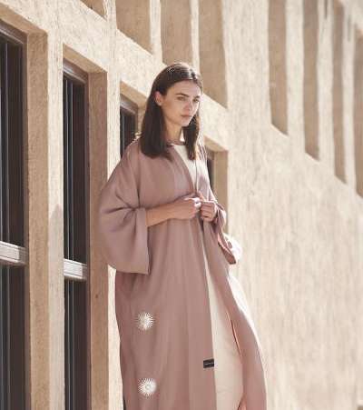 صور اروع موديلات عبايات ٢٠١٩