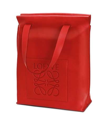 حقيبة من توقيع Loewe بمناسبة العيد