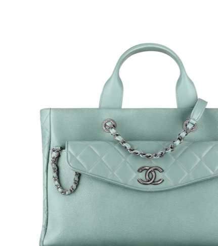 موضة الحقيبة بالوان الباستيل من CHANEL لاطلالة امراة الدلو