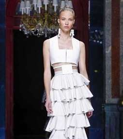 تعرفي على آخر صيحات الموضة مع مجموعة دار Balmain لربيع وصيف 2016