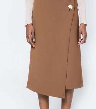 استبدلي الشورتات القصيرة بتنانير بطول متوسط في عمر الثلاثين