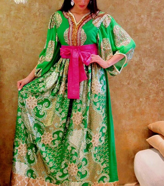 تحفة من الأزياء المصمّمة لجلسات رمضان من القفطان المطرّز 