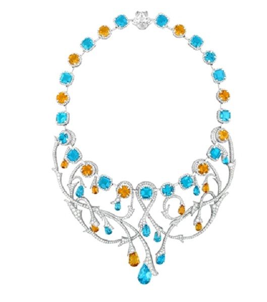 عقد فاخر من مجموعة مجوهرات Versace الحديثة 2014
