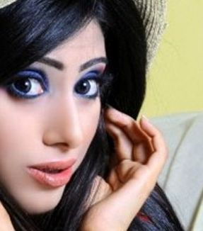 ملكة جمال البحرين في ماكياج جريء