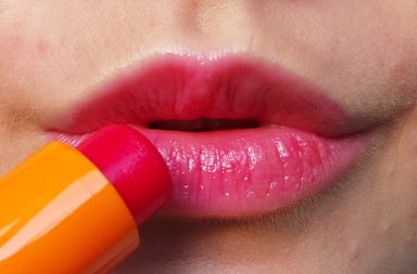 صور افضل مرطب شفايف طبي