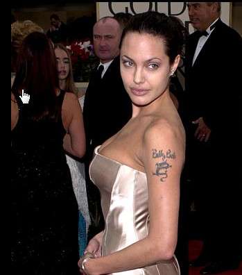 تسريحة ذيل الحصان والتاتو بعد نجاحها الكبير في Tomb Raider