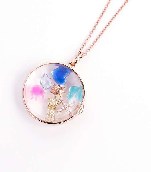 قلادة Loquet المميّزة