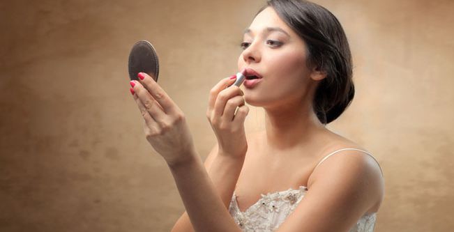 اسباب تشجع العروس على وضع مكياج الزفاف 