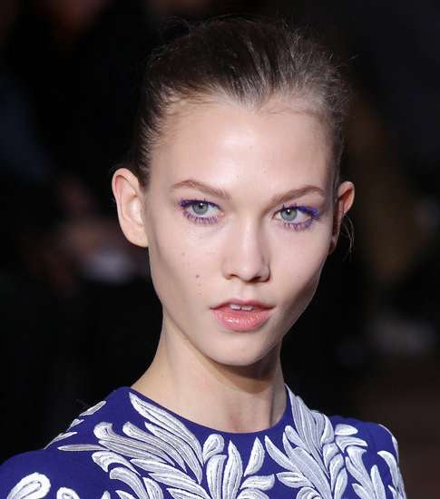 رموش زرقاء مع Stella McCartney