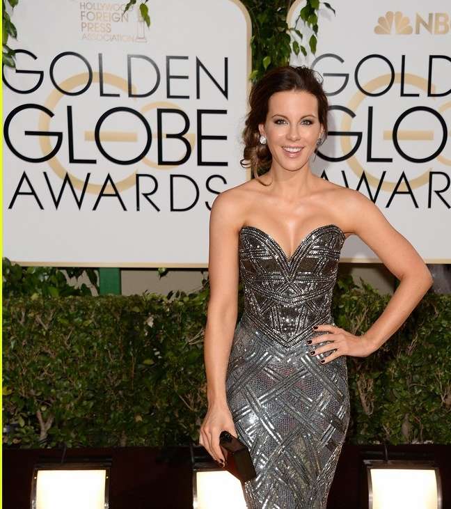 كيت باكينسايل تتألق بفستان من توقيع زهير مراد