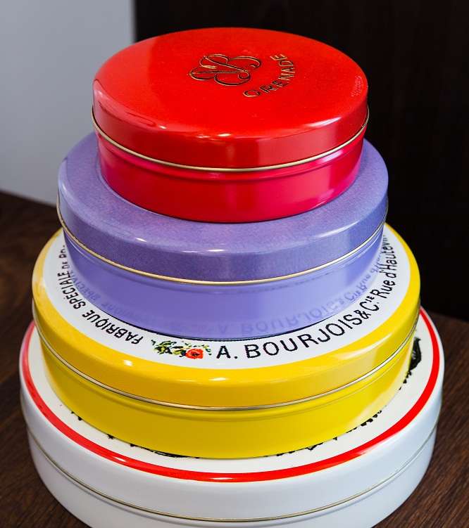 علب Bourjois الدائرية الصغيرة هي الأكثر حضوراً