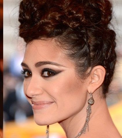 كارولينا كوركوفا وإيمي روسوم...بين الشعر المرفوع والمفرود