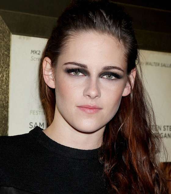 العيون الملطّخة على الأصول في إطلالة كريستن ستيوارت