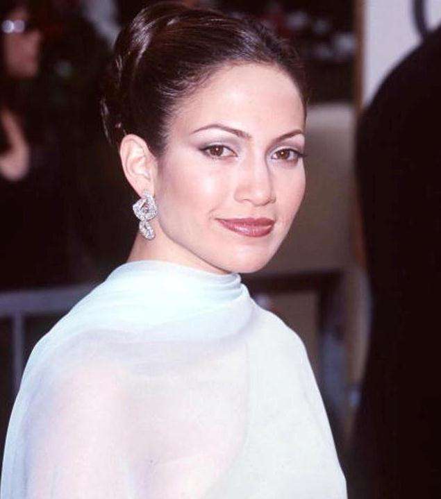 مكياج جنيفر لوبيز في الغولدن غلوب في العام 1998