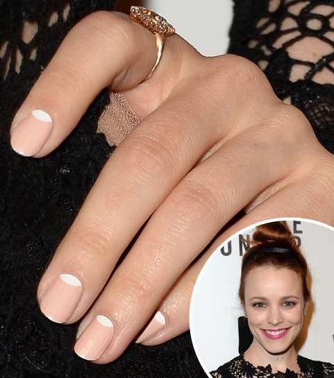 راشيل ماك آدامز مع موضة دراماتيكية للأبيض والبيج 