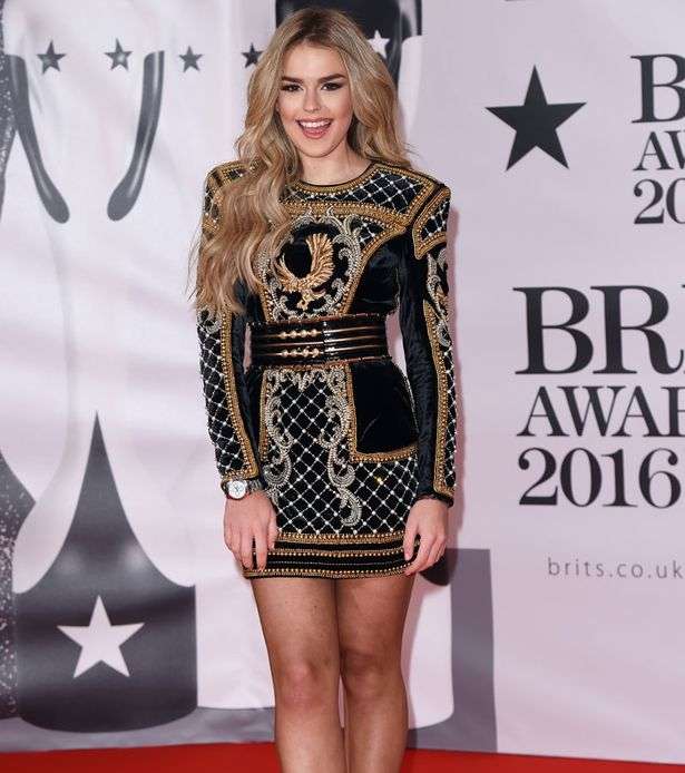 تاليا ستورم في حفل BRIT Awards 2016 بفستان من بالمان