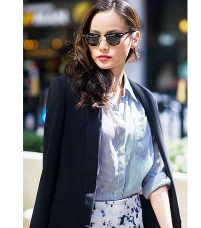 لاطلالة مميزة في العمل، امزجي النقشات المختلفة في اطلالة واحدة