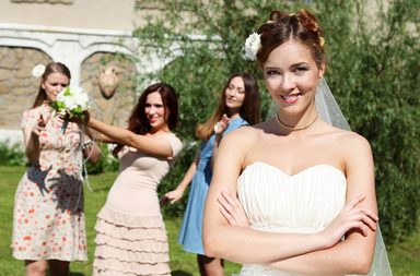 نصائح مكياج حصرية لوصيفات العروس في حفل الزفاف