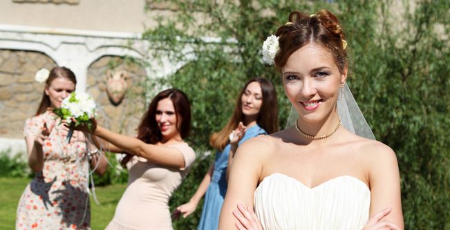 نصائح مكياج حصرية لوصيفات العروس في حفل الزفاف