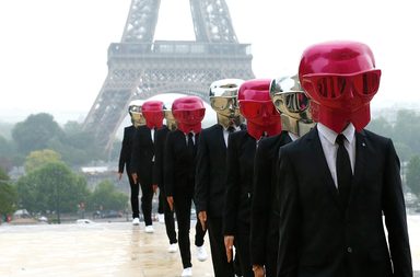فرسان KARL Lagerfeld + Modelco يخطفون أضواء باريس