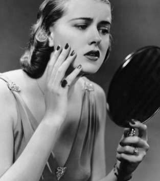 4 أشياء تضرّ بشرتكِ