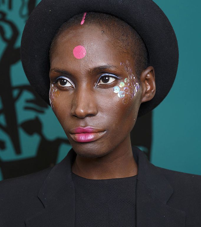  وجه المهرّج مع Manish Arora  
