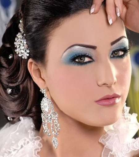 المكياج مع ظلال باللون الأزرق