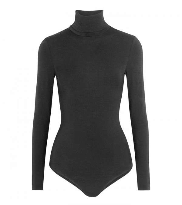 كيف تنسقين موضة الـ Bodysuit باسلوب الكنزة بالياقة العالية