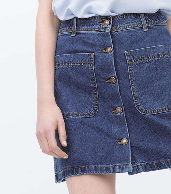 اكتشفي متى تضعين توباتك وقمصانك تحت ملابسك وتظهرين خصرك