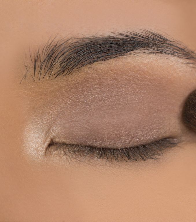 تدرجات البني مناسبة لماكياج هذا الموسم