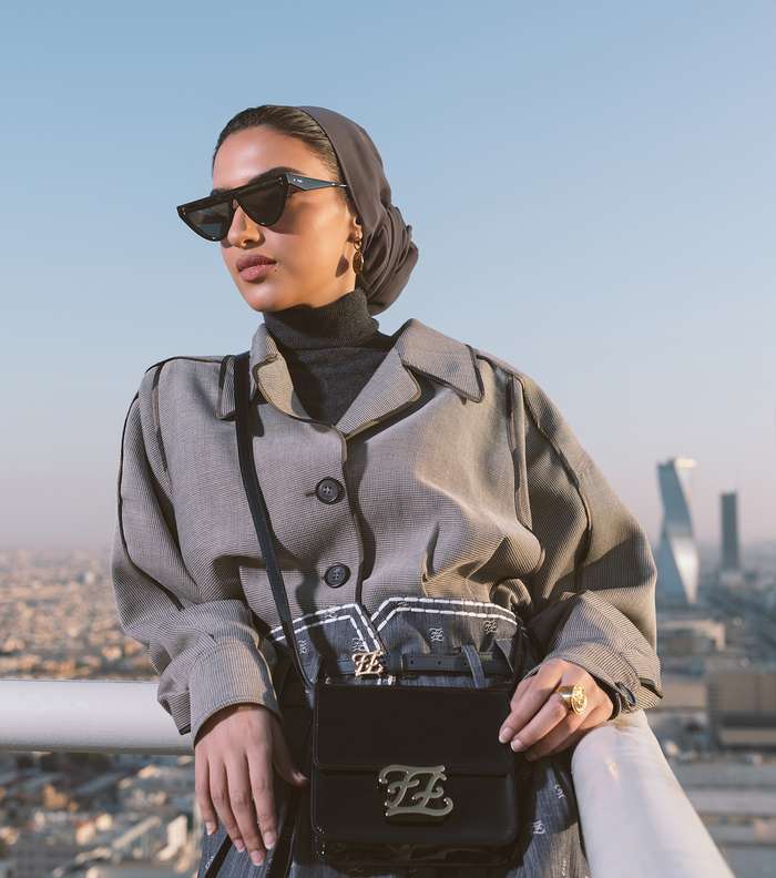 يارا النملة في إطلالة بتدرّجات الرمادي من Fendi